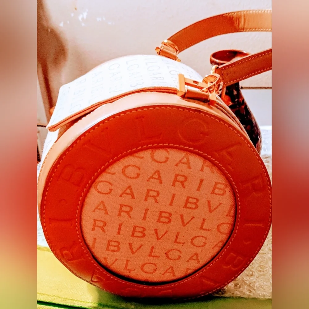 Bvlgari B-Zeto I Tan/Cream Logomania Cylinderical Made in Italy RV EAET Purse . - Picture 6 of 16